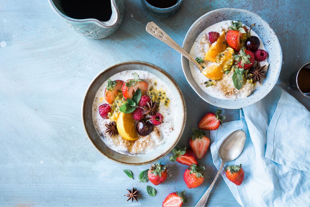 Fruit porridge for breakfast in the Mediterranean diet
