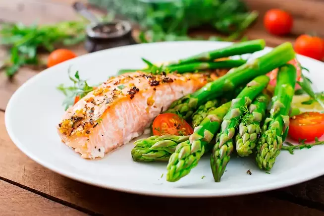 salmon with asparagus on a diet without carbohydrates