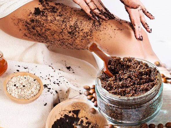 Coffee scrub that saves from cellulite and fat deposits